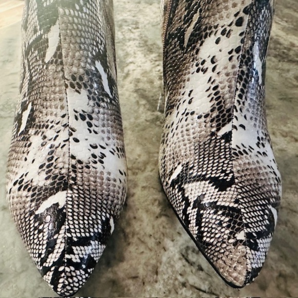Unbranded Snake Print  Faux Leather Block Heel Boots NEVER WORN - BRAND NEW! 9 M - Picture 5 of 15